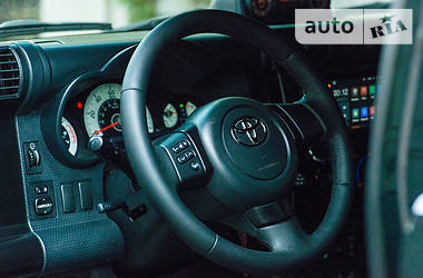 Позашляховик / Кросовер Toyota FJ Cruiser 2006 в 