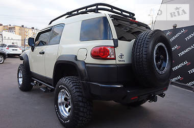 Позашляховик / Кросовер Toyota FJ Cruiser 2010 в Одесі