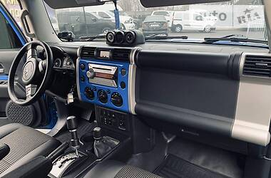 Позашляховик / Кросовер Toyota FJ Cruiser 2006 в 