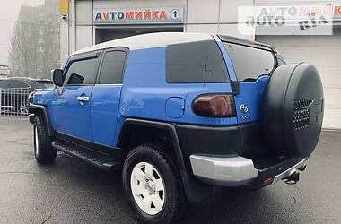 Позашляховик / Кросовер Toyota FJ Cruiser 2006 в 