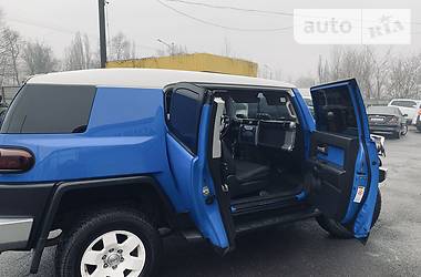 Позашляховик / Кросовер Toyota FJ Cruiser 2006 в 