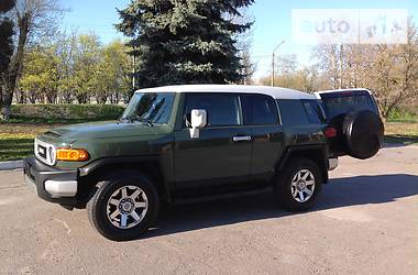 Позашляховик / Кросовер Toyota FJ Cruiser 2014 в 