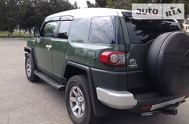 Позашляховик / Кросовер Toyota FJ Cruiser 2014 в 