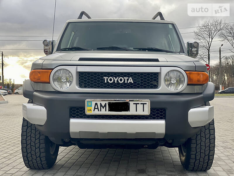 Позашляховик / Кросовер Toyota FJ Cruiser 2011 в Стрию