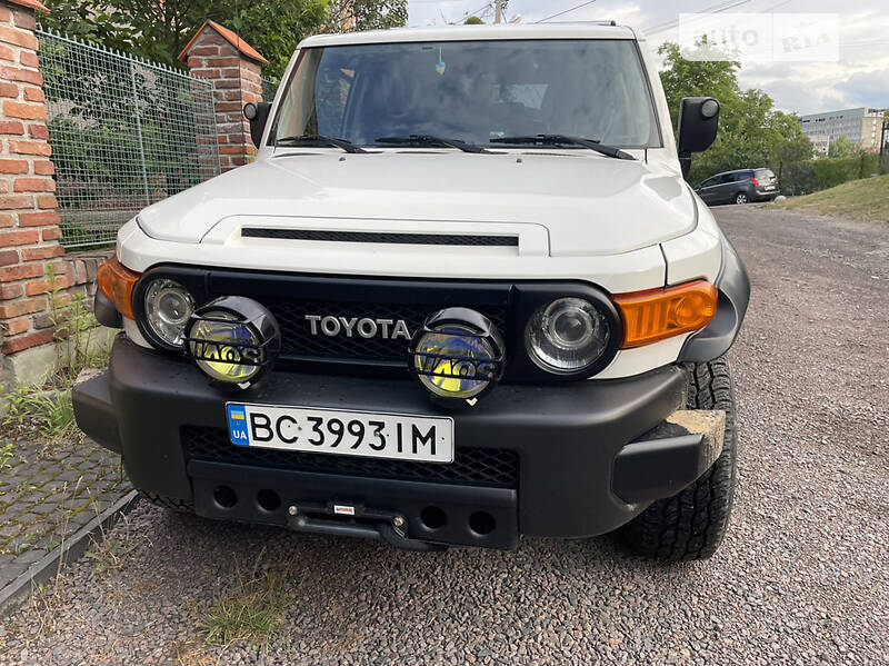 Внедорожник / Кроссовер Toyota FJ Cruiser 2014 в Львове