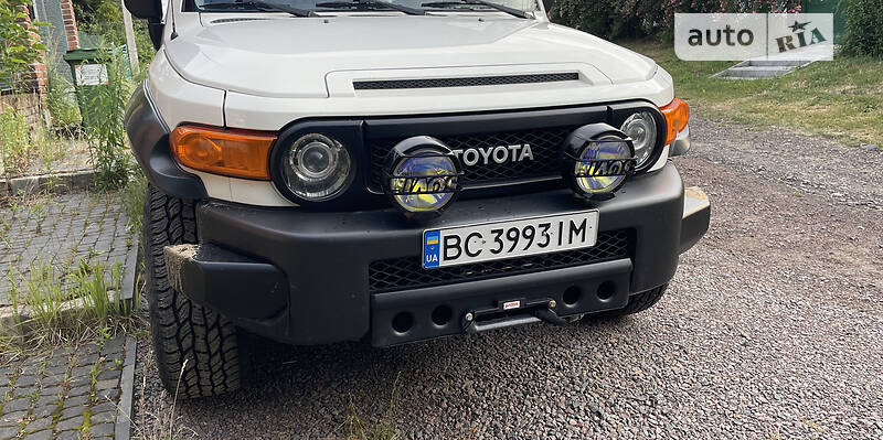 Внедорожник / Кроссовер Toyota FJ Cruiser 2014 в Львове