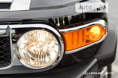 Внедорожник / Кроссовер Toyota FJ Cruiser 2021 в 