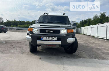 Позашляховик / Кросовер Toyota FJ Cruiser 2013 в Недригайліву