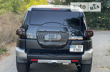 Внедорожник / Кроссовер Toyota FJ Cruiser 2013 в Киеве