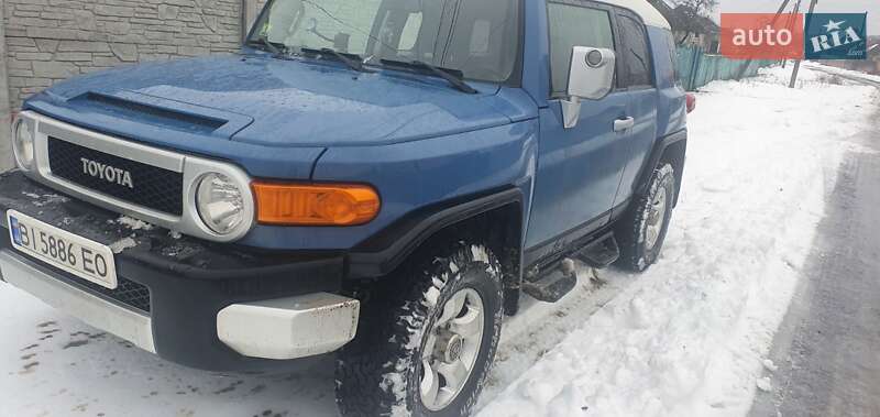 Позашляховик / Кросовер Toyota FJ Cruiser 2011 в Кременчуці