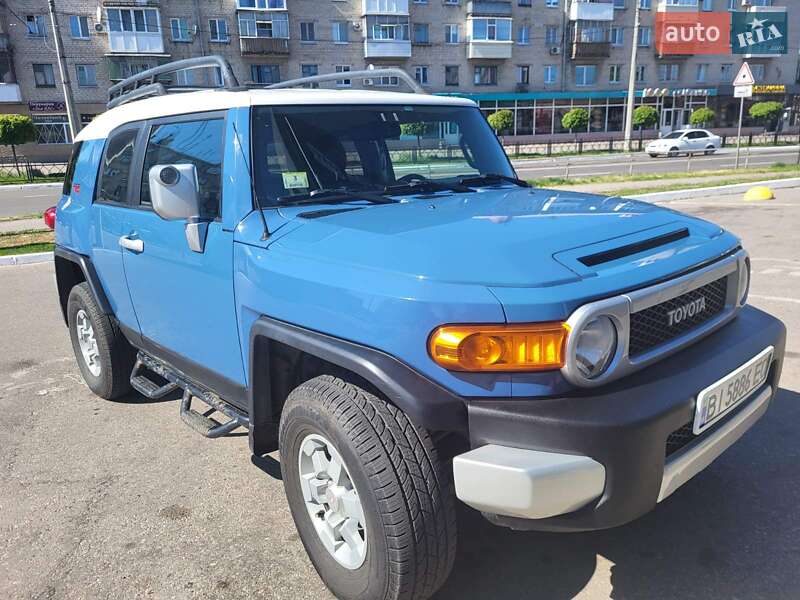 Позашляховик / Кросовер Toyota FJ Cruiser 2011 в Кременчуці