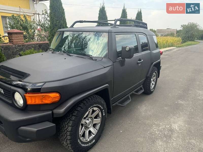 Позашляховик / Кросовер Toyota FJ Cruiser 2013 в Городищеві