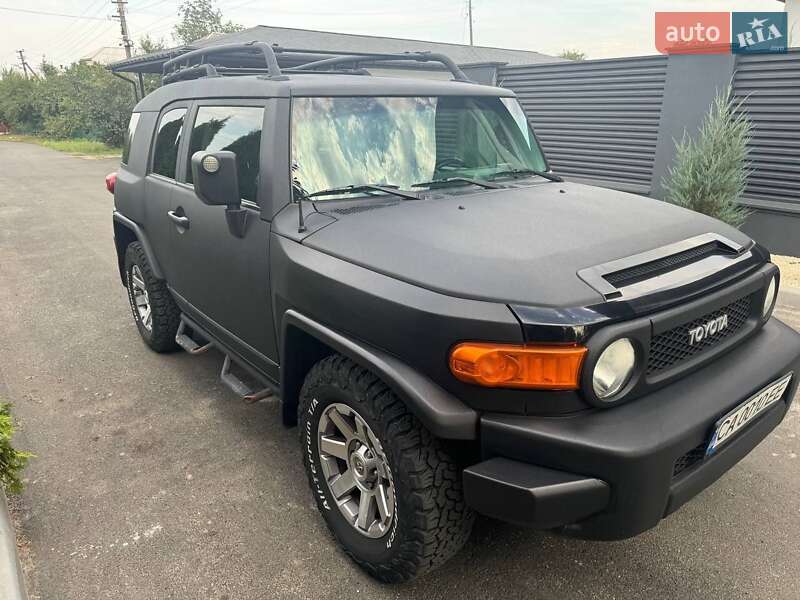 Позашляховик / Кросовер Toyota FJ Cruiser 2013 в Городищеві