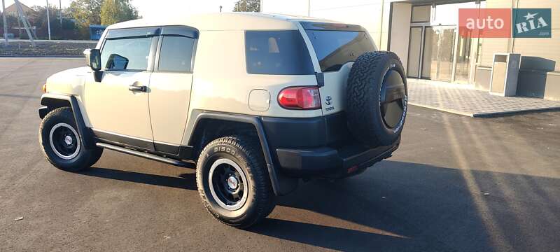 Внедорожник / Кроссовер Toyota FJ Cruiser 2010 в Киеве