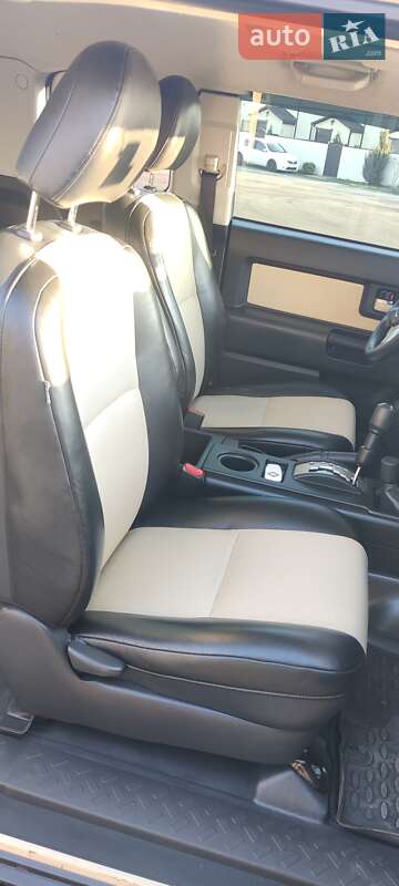 Внедорожник / Кроссовер Toyota FJ Cruiser 2010 в Киеве