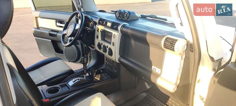 Внедорожник / Кроссовер Toyota FJ Cruiser 2010 в Киеве