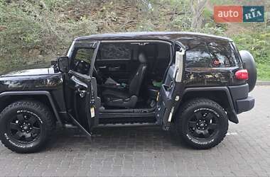 Внедорожник / Кроссовер Toyota FJ Cruiser 2006 в 