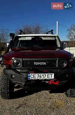 Внедорожник / Кроссовер Toyota FJ Cruiser 2010 в Сторожинце