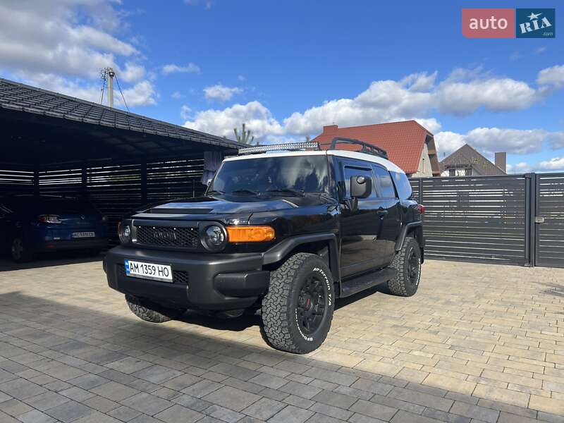 Внедорожник / Кроссовер Toyota FJ Cruiser 2012 в Луцке