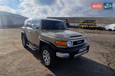 Внедорожник / Кроссовер Toyota FJ Cruiser 2014 в Карловке