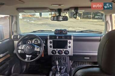 Внедорожник / Кроссовер Toyota FJ Cruiser 2014 в Карловке