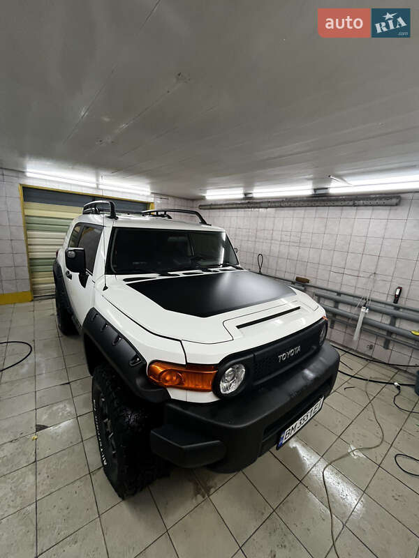 Внедорожник / Кроссовер Toyota FJ Cruiser 2008 в Шостке