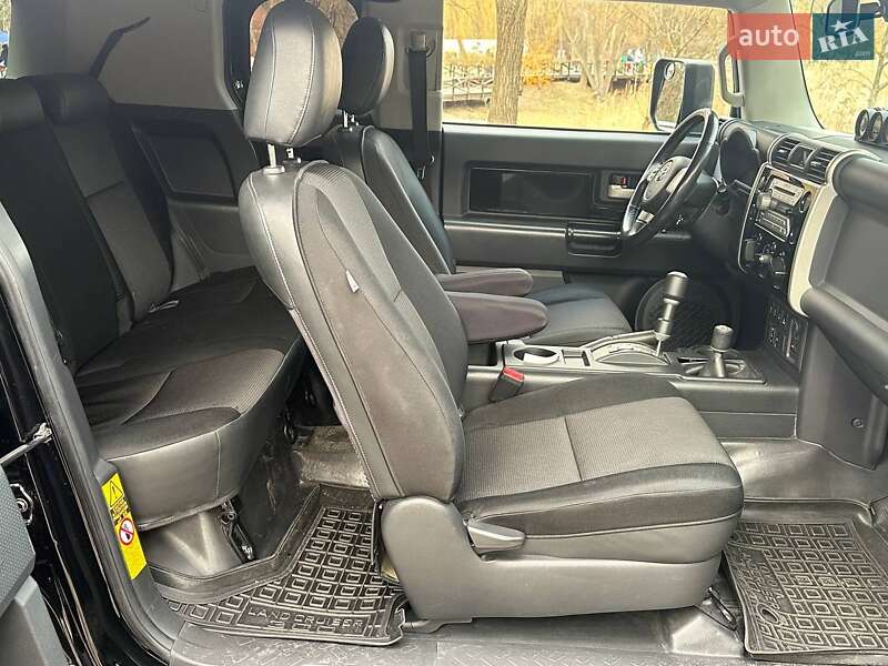Внедорожник / Кроссовер Toyota FJ Cruiser 2010 в Киеве фото 27 Внедорожник / Кроссовер Toyota FJ Cruiser 2010 в Киеве