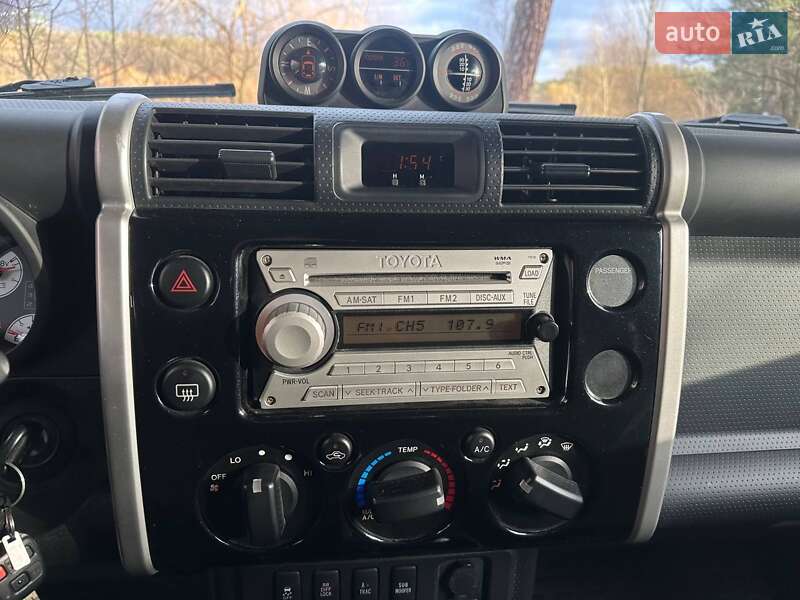 Внедорожник / Кроссовер Toyota FJ Cruiser 2010 в Киеве фото 31 Внедорожник / Кроссовер Toyota FJ Cruiser 2010 в Киеве