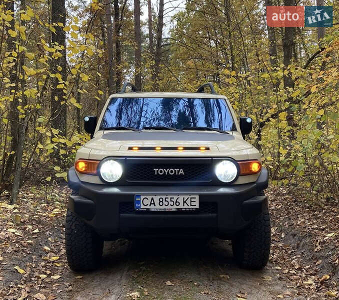 Внедорожник / Кроссовер Toyota FJ Cruiser 2010 в Смеле