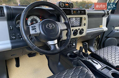 Внедорожник / Кроссовер Toyota FJ Cruiser 2010 в Смеле