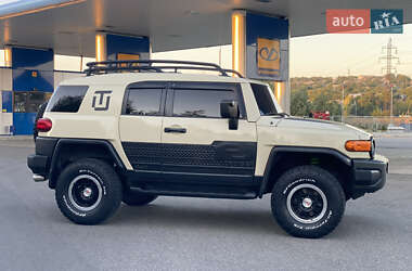 Позашляховик / Кросовер Toyota FJ Cruiser 2010 в Смілі