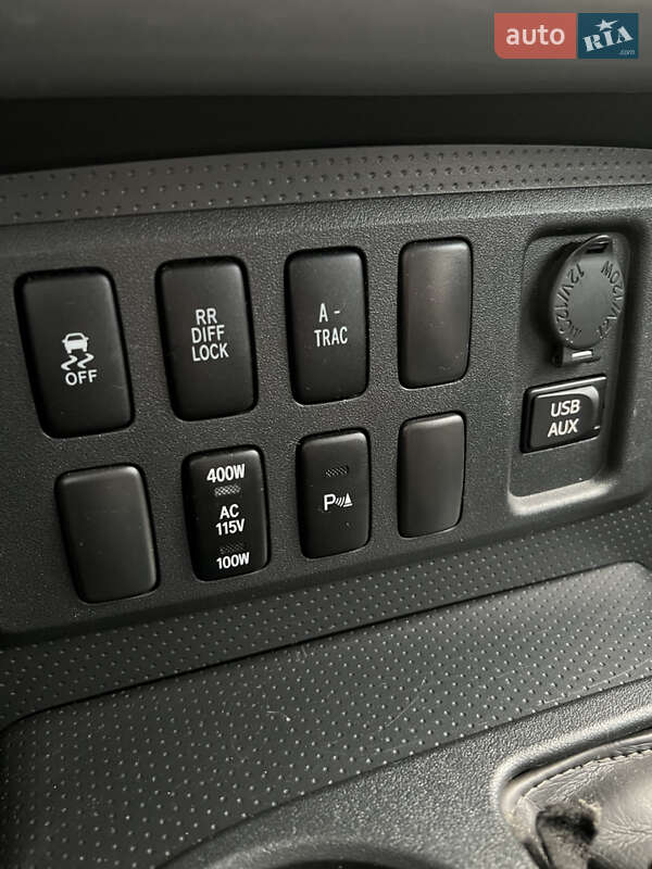 Внедорожник / Кроссовер Toyota FJ Cruiser 2012 в Рахове