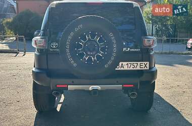 Позашляховик / Кросовер Toyota FJ Cruiser 2009 в 