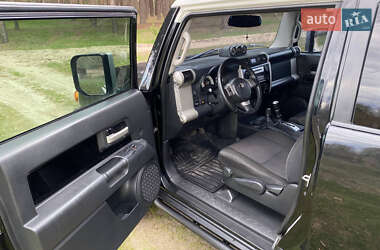 Внедорожник / Кроссовер Toyota FJ Cruiser 2006 в 
