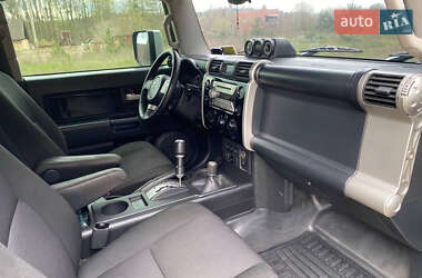 Внедорожник / Кроссовер Toyota FJ Cruiser 2006 в 