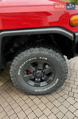Внедорожник / Кроссовер Toyota FJ Cruiser 2012 в 
