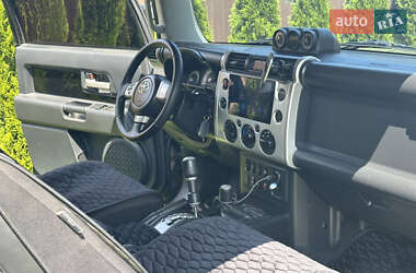 Позашляховик / Кросовер Toyota FJ Cruiser 2008 в 