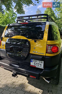 Внедорожник / Кроссовер Toyota FJ Cruiser 2006 в 