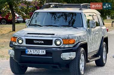 Внедорожник / Кроссовер Toyota FJ Cruiser 2006 в 