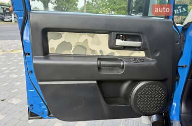 Внедорожник / Кроссовер Toyota FJ Cruiser 2006 в 