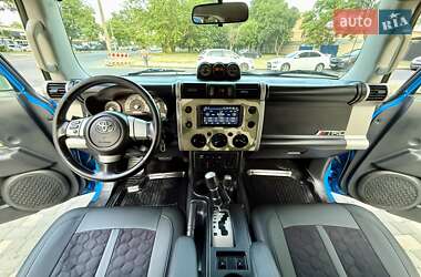 Внедорожник / Кроссовер Toyota FJ Cruiser 2006 в 