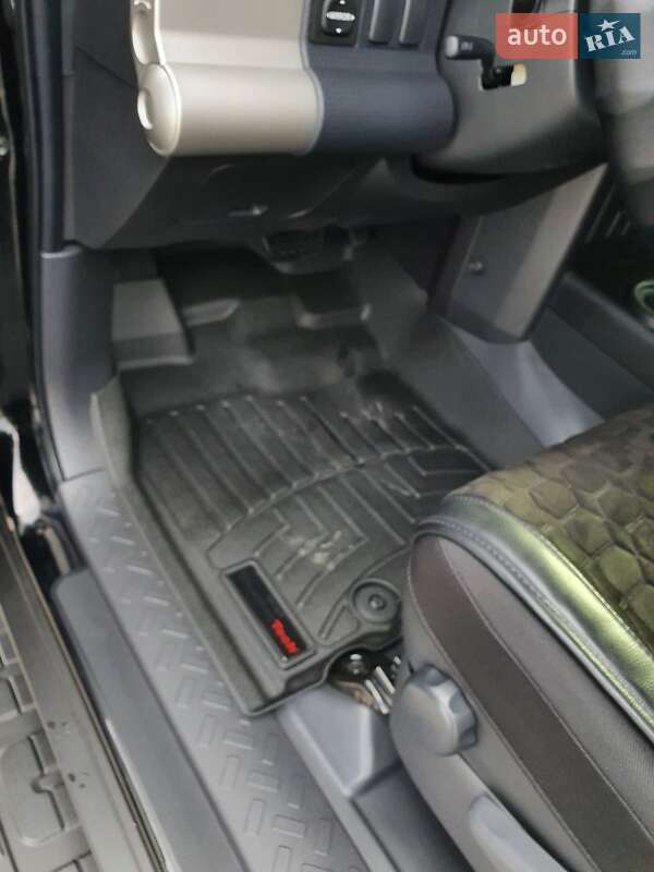 Внедорожник / Кроссовер Toyota FJ Cruiser 2021 в Хмельницком