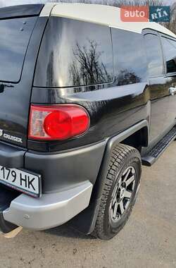 Внедорожник / Кроссовер Toyota FJ Cruiser 2021 в 
