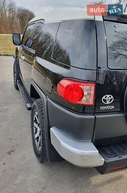 Внедорожник / Кроссовер Toyota FJ Cruiser 2021 в 