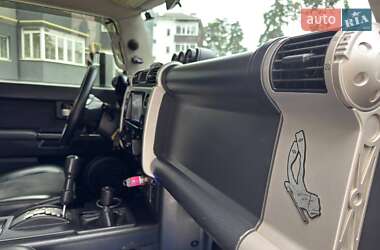 Позашляховик / Кросовер Toyota FJ Cruiser 2008 в 
