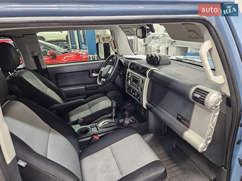 Позашляховик / Кросовер Toyota FJ Cruiser 2014 в Дніпрі