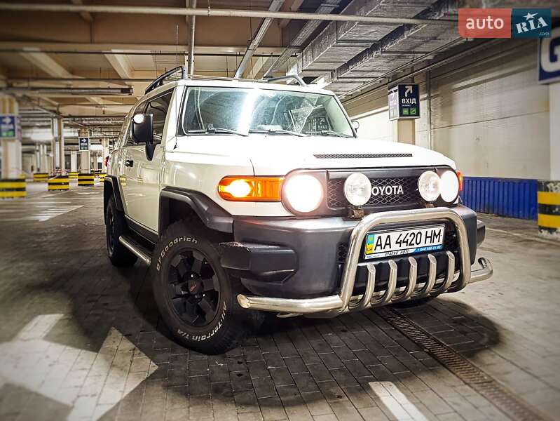 Внедорожник / Кроссовер Toyota FJ Cruiser 2008 в Киеве фото 8 Внедорожник / Кроссовер Toyota FJ Cruiser 2008 в Киеве