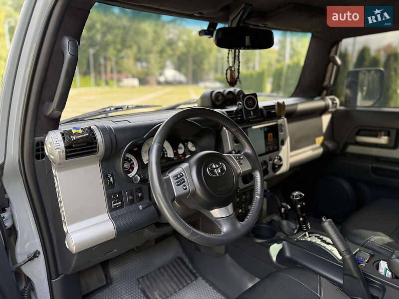 Позашляховик / Кросовер Toyota FJ Cruiser 2012 в Києві фото 9 Позашляховик / Кросовер Toyota FJ Cruiser 2012 в Києві