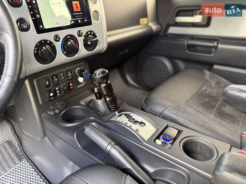 Позашляховик / Кросовер Toyota FJ Cruiser 2012 в Києві фото 15 Позашляховик / Кросовер Toyota FJ Cruiser 2012 в Києві
