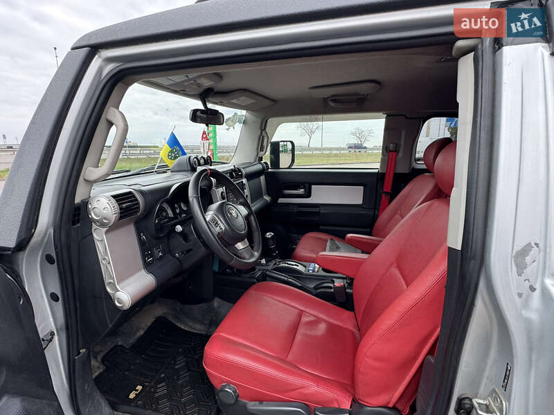 Внедорожник / Кроссовер Toyota FJ Cruiser 2008 в Полтаве фото 7 Внедорожник / Кроссовер Toyota FJ Cruiser 2008 в Полтаве